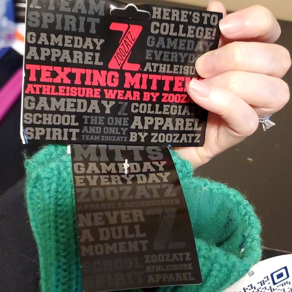 NWT Norte Dame Mittens - Picture 4 of 6